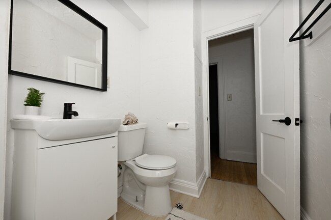 Building Photo - 14148 Superior Rd