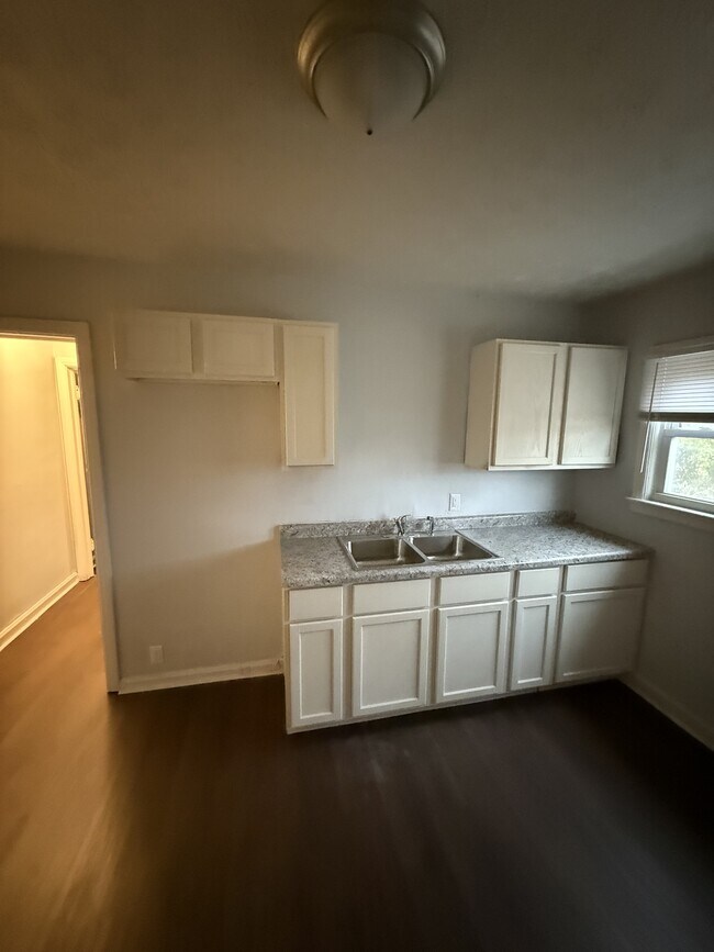 Building Photo - 3446 N Parker Ave