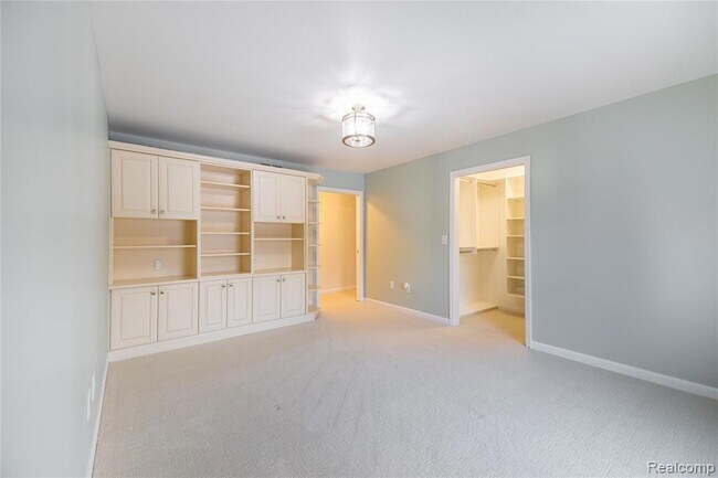 Building Photo - 24356 E River Rd