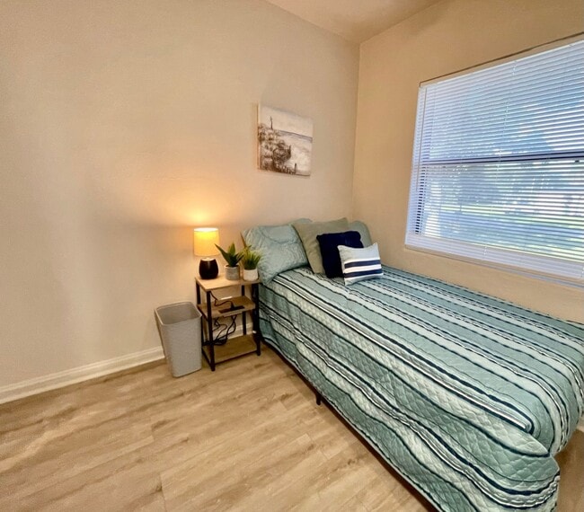 Building Photo - 6135 Sabre Dr
