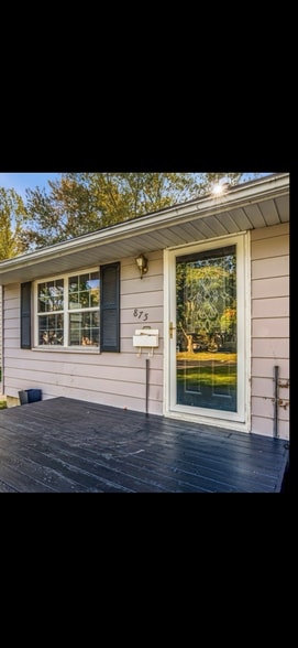 Building Photo - 875 Lamonde Dr