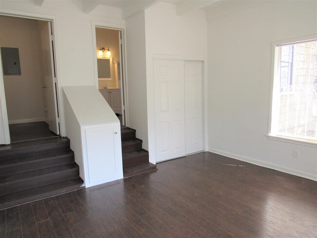 Building Photo - HIGHLAND PARK 3-BEDROOM