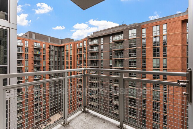 Building Photo - 1025 1st St SE