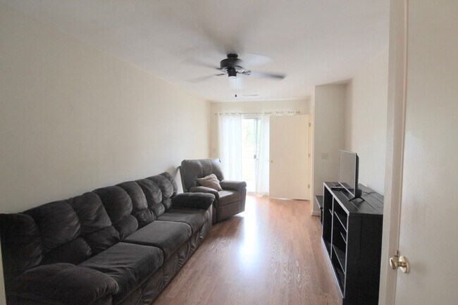 Building Photo - 1408 Bradley Dr