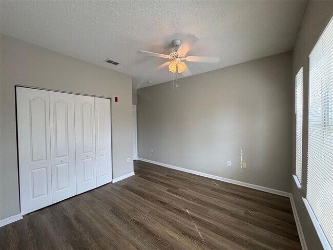 Building Photo - 12021 Villanova Dr