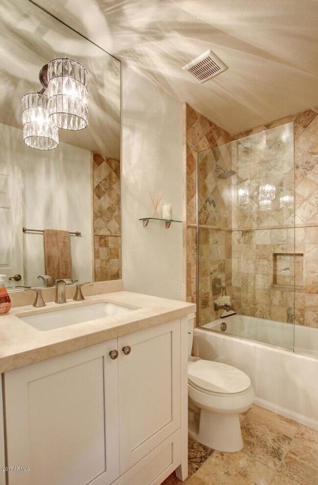 Building Photo - 3 bedroom Townhome