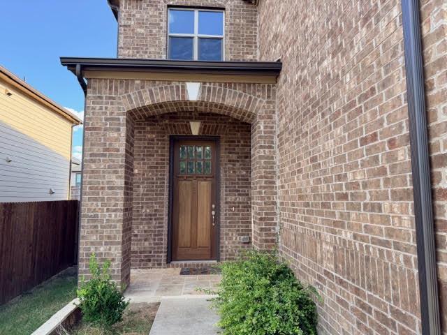 Building Photo - 329 Los Cobos Ln