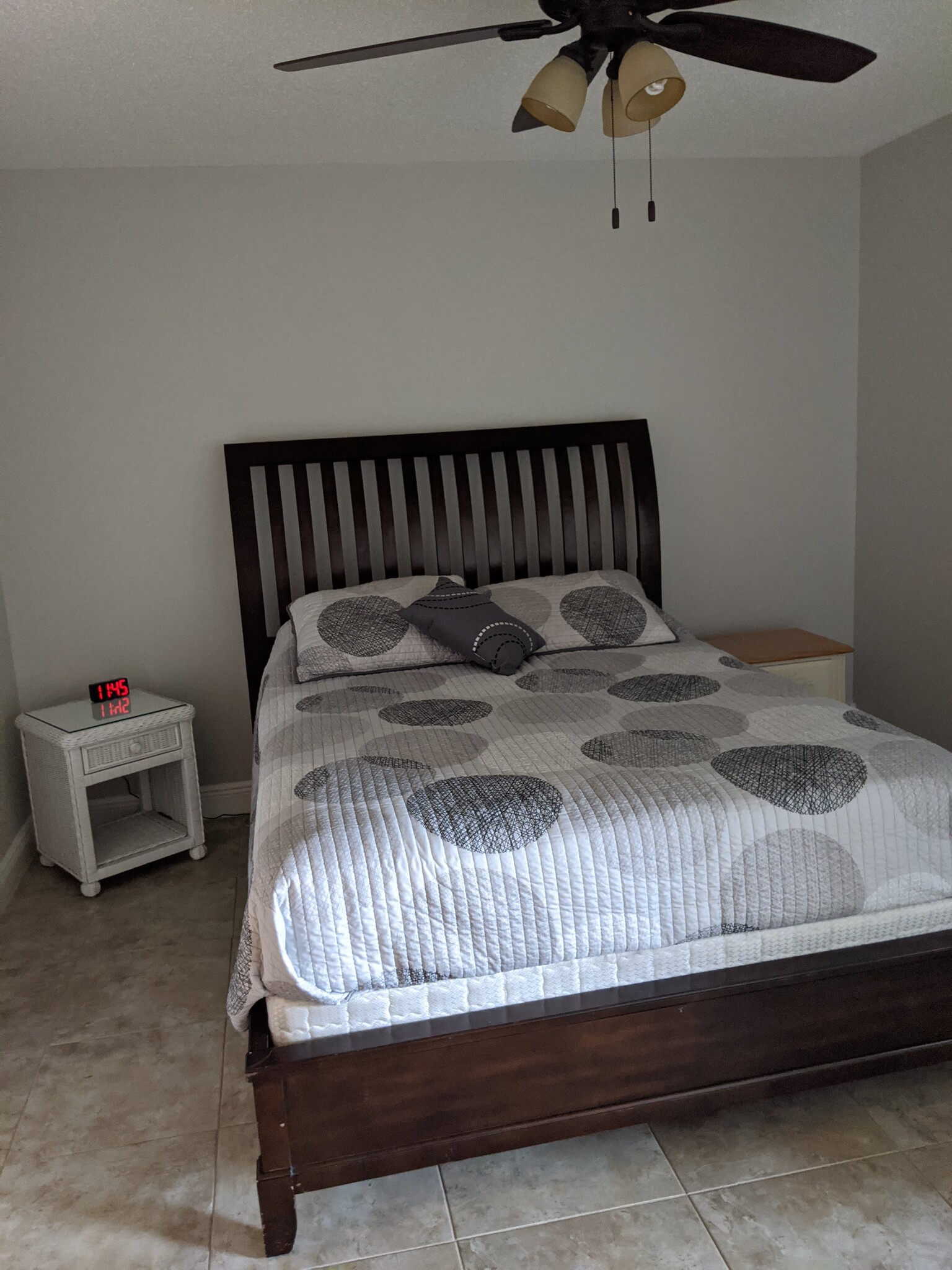 Master bedroom - 10034 64th Ave N