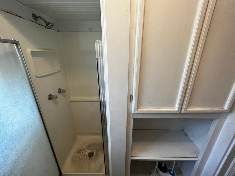 Building Photo - 305 Lawrence St