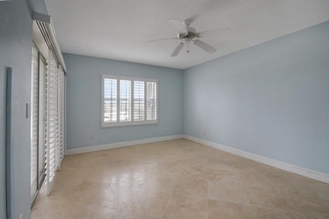 Building Photo - 324 Village Dr