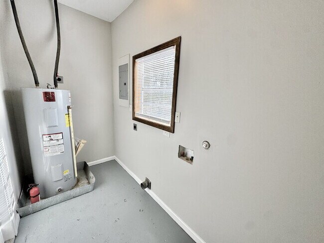 Building Photo - 1051 Mosby Rd