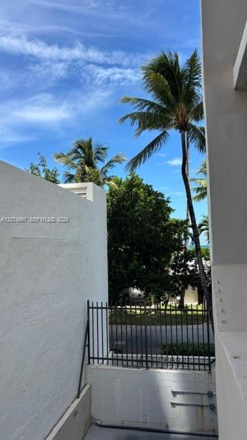 Building Photo - 2625 Collins Ave