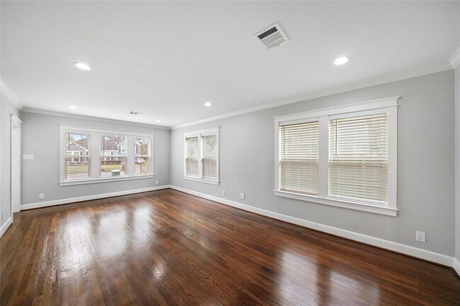 Building Photo - 813 Woodard St