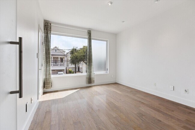 Building Photo - 1222 Marconi St