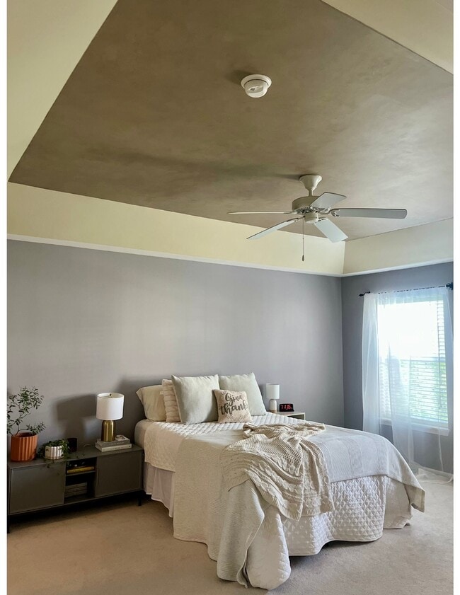 Building Photo - 0N425 Ford Dr