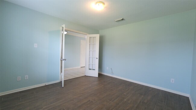 Building Photo - 2003 MacKenzie Way