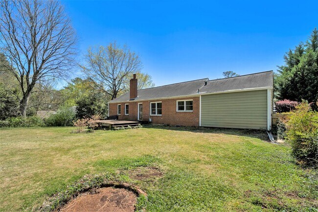 Building Photo - 3 Bedroom, 2 Bath in Decatur