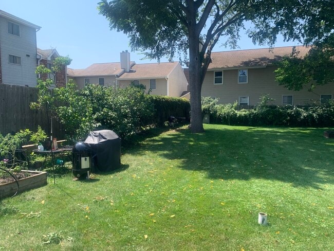 Building Photo - 146 N Brockway St