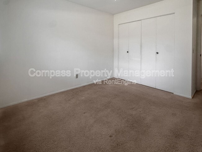 Building Photo - 2847 S Burdick St