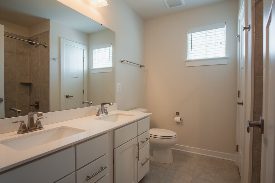 Building Photo - 244 Vis Gln Rd