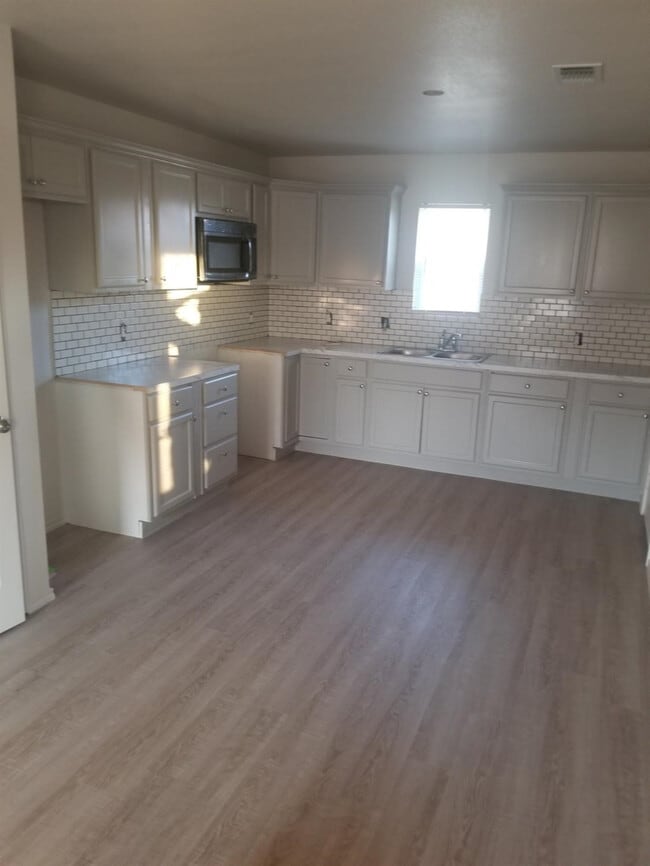 Building Photo - 1724 27th St