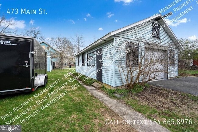 Building Photo - 473 Main St