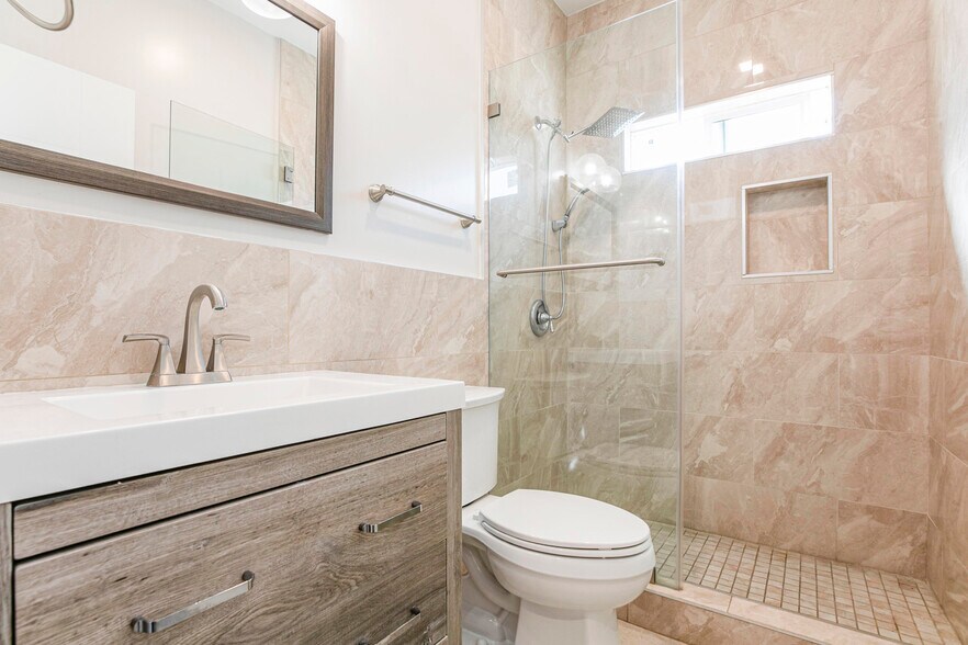 Building Photo - 9156 Morehart Ave