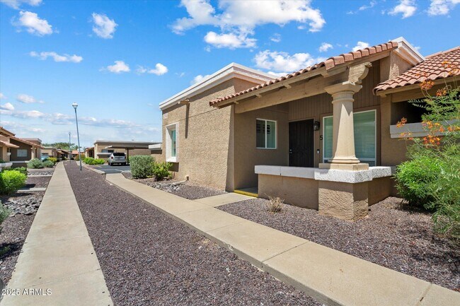 Primary Photo - 521 W Hononegh Dr