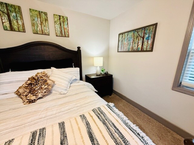 Building Photo - 3221 York Dr