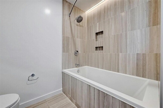 Building Photo - 313 W 17th St