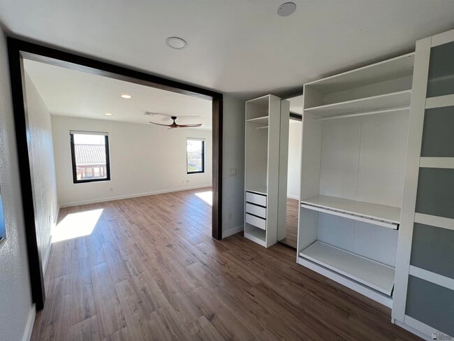 Building Photo - 995 W 35th St