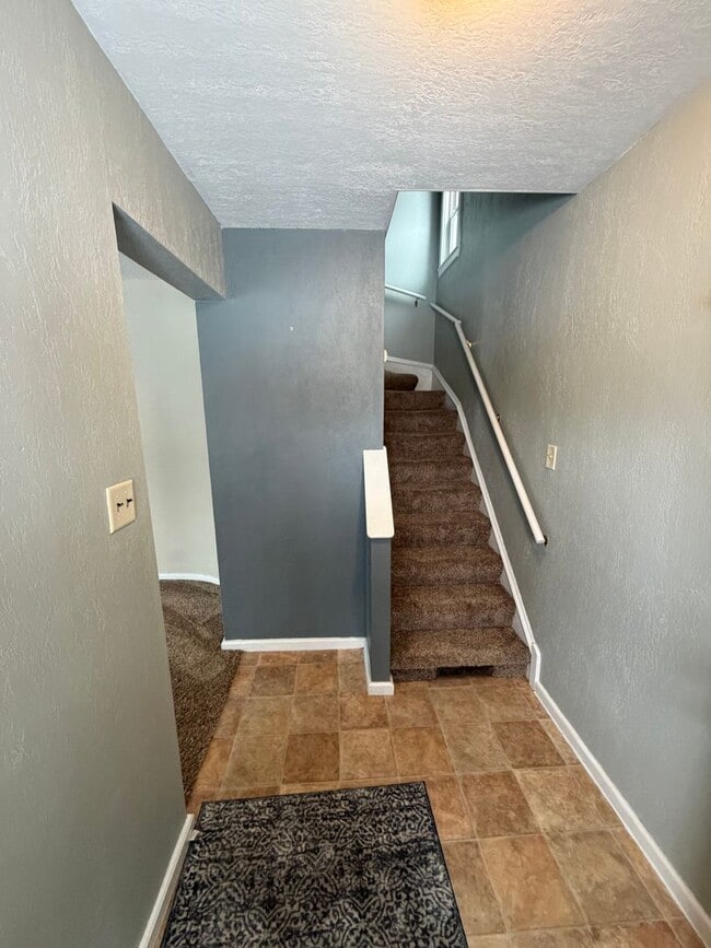 Building Photo - AVAILABLE NOW - 4 bed/1.5 bath Home In Superior