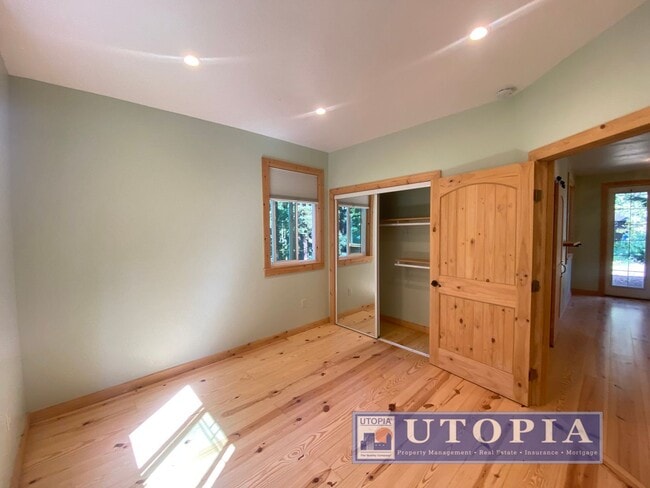 Building Photo - Gorgeous 4-bedroom, 2-bathroom Forest Lake Home with Deck, Office & Scenic Redwood Views
