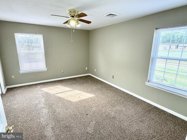 Building Photo - 531 W Penn Ave