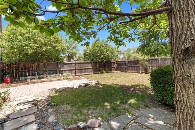 Building Photo - Available NOW! 3 Bedroom 1 Bath Beautiful Home in Arvada!