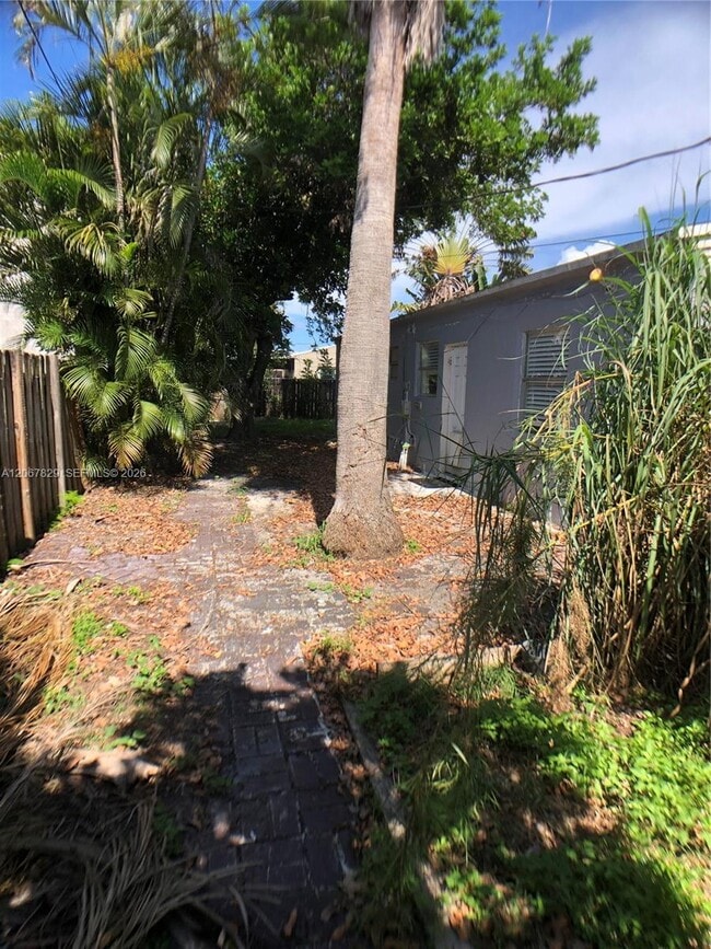Building Photo - 2111 Monroe Terrace