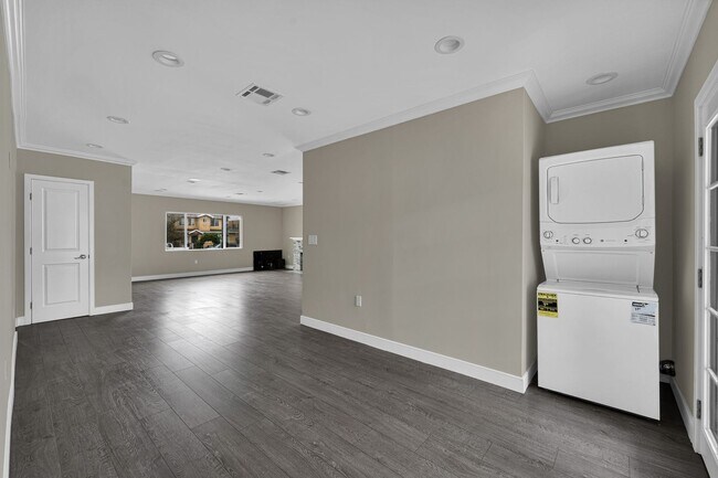 Building Photo - 7237 Tujunga Ave