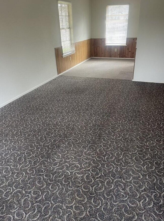 Building Photo - 3711 Greenwood Rd