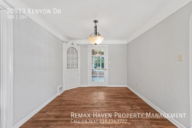 Building Photo - 20913 Kenyon Dr, Maple Hts - Spacious, Jus...