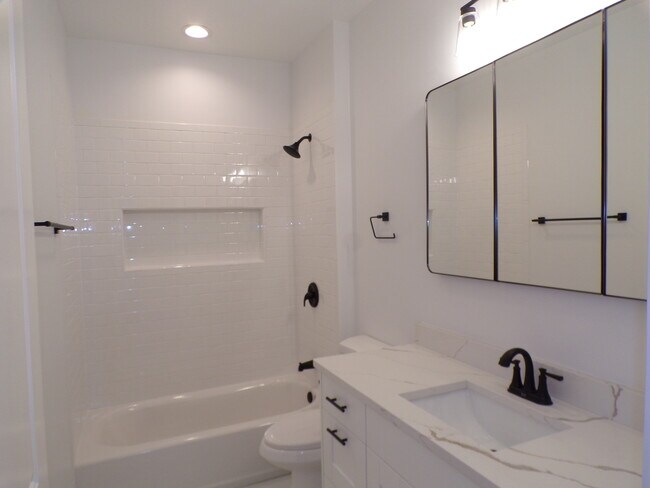 Building Photo - 33476 N Evergreen Dr