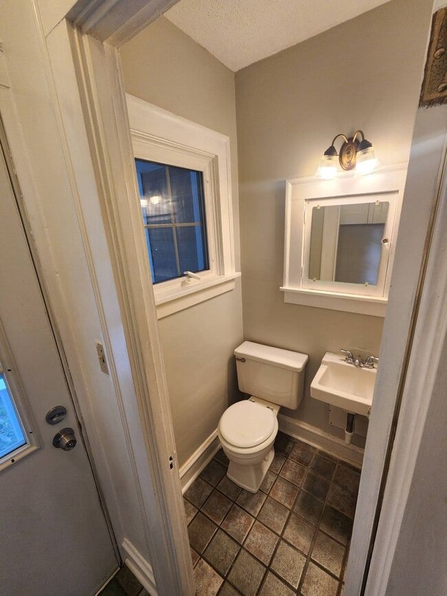 Building Photo - A Place You’ll Love to Call Home – Gorgeous 4-Bedroom Property!