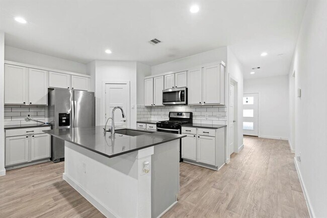 Building Photo - 14261 Wonder Lake Ln