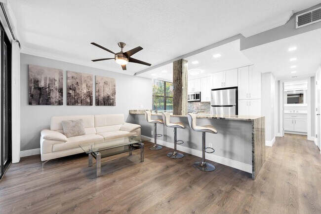 Building Photo - 450 Egret Cir