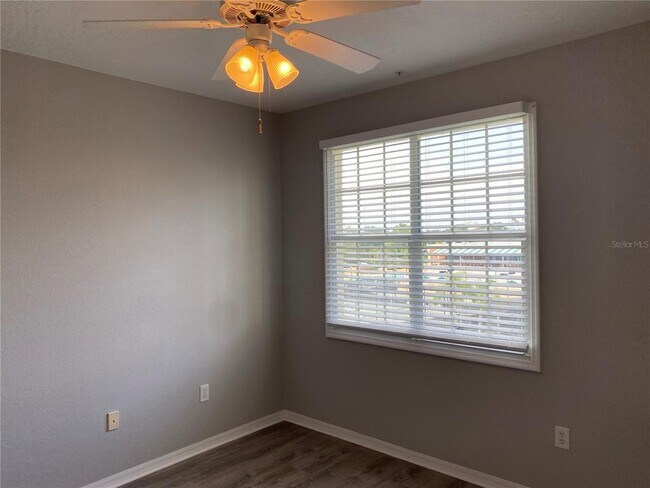 Building Photo - 501 Knights Run Ave