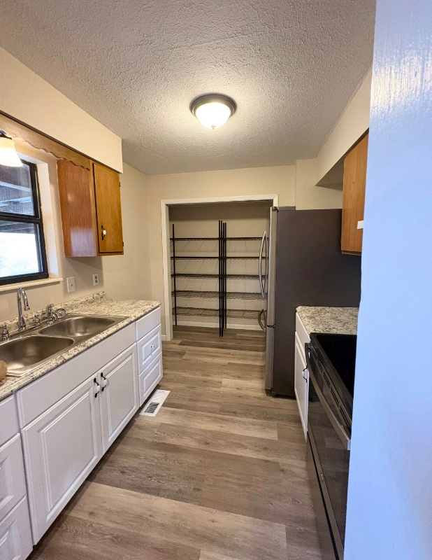 Building Photo - 412 Meadowview Ln