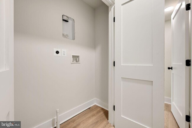 Building Photo - 113 Clifford Ave