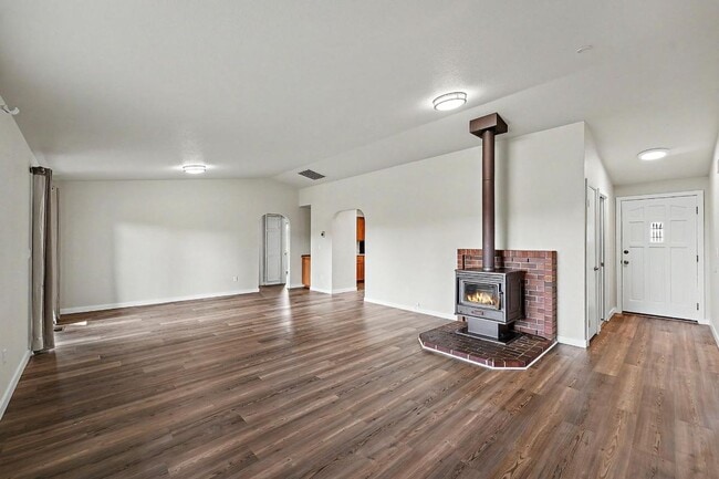 Building Photo - 9123 Wendy Dr SE