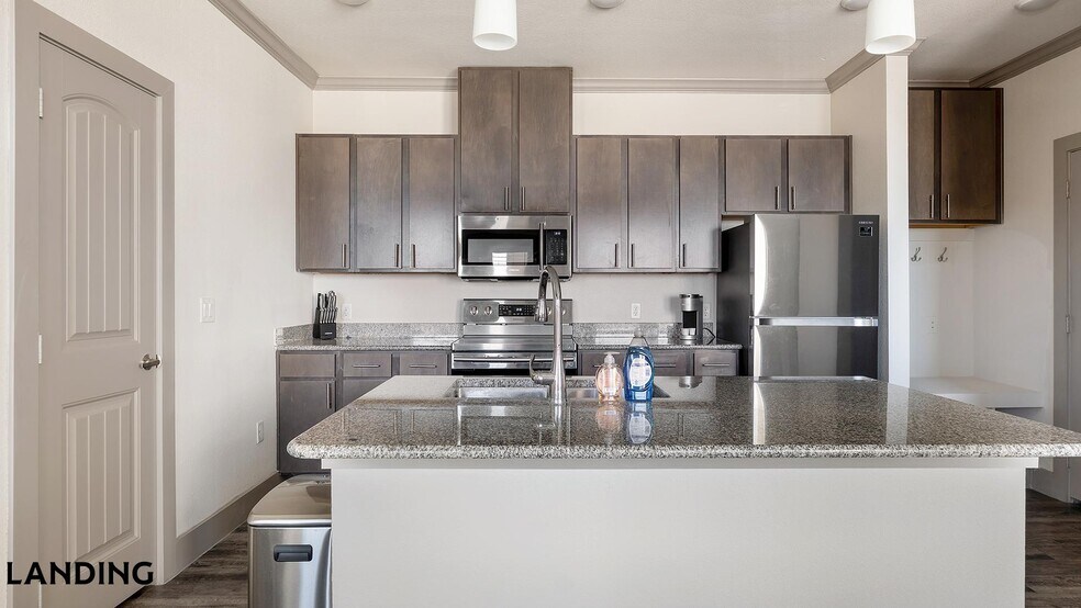Building Photo - 12500 Shadowglen Trce