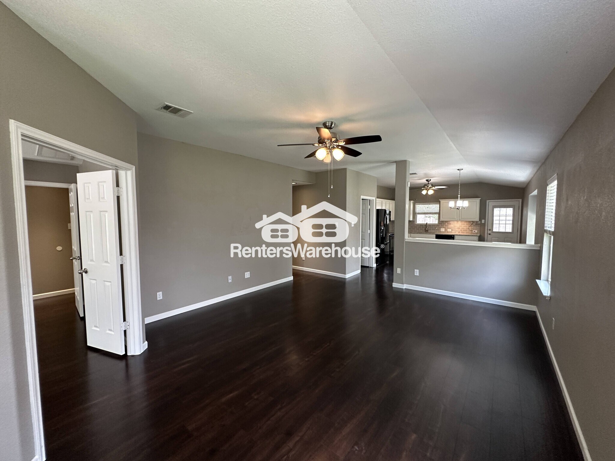 Building Photo - 903 Flanagan Dr