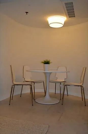 Building Photo - "Chic 1-Bedroom Retreat in the Heart of Miami Beach – Your Ideal Urban Sanctuary!"